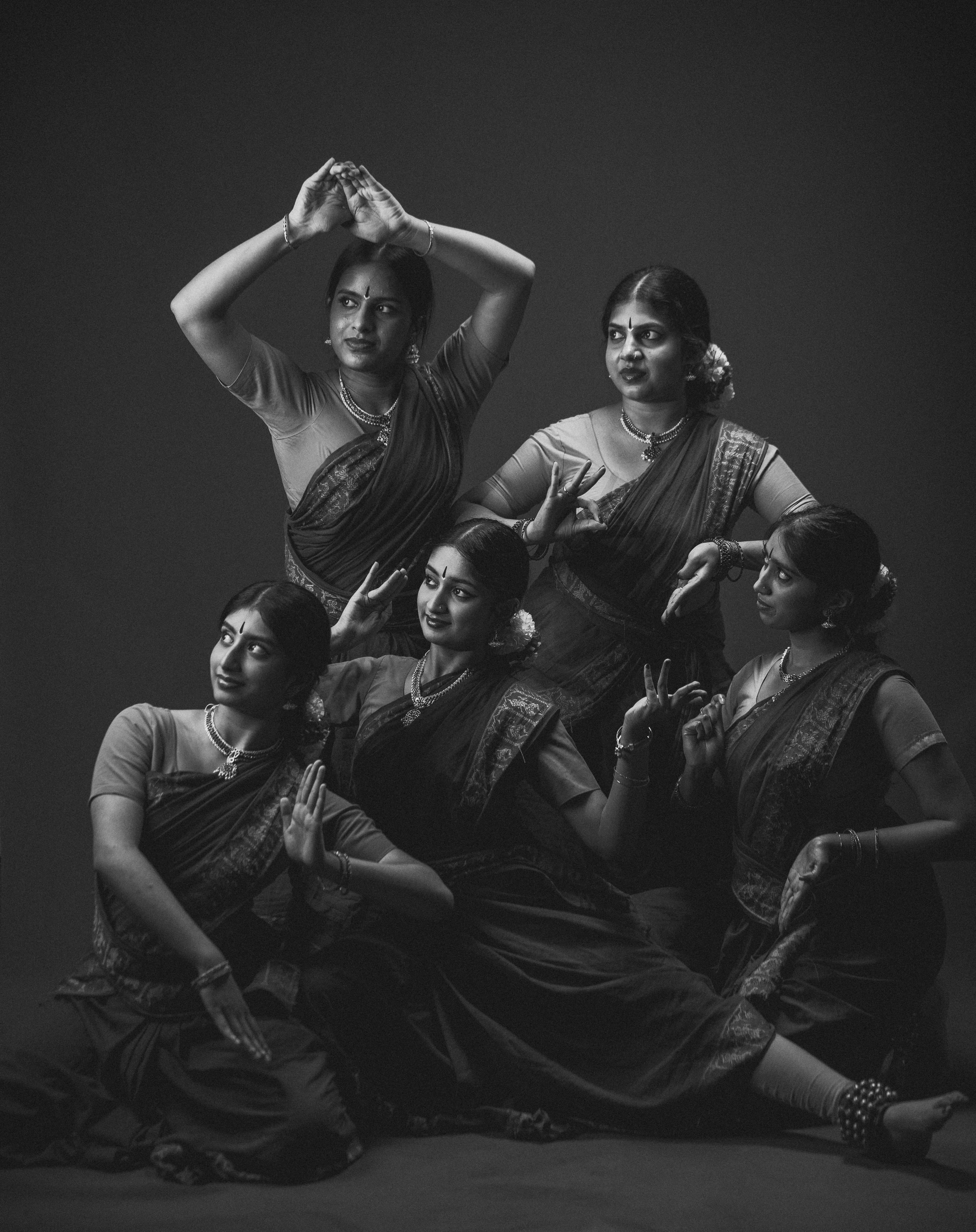 Adult Bharathanatyam class at Kalaimanram